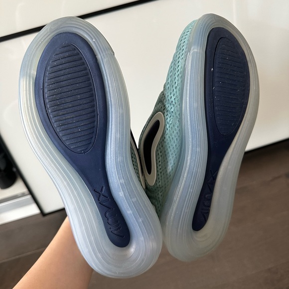 Nike Air Max 720 Women’s Sneakers - Picture 6 of 8